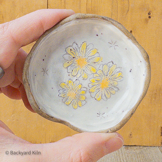 Rustic Daisy Dish Small - Taylor