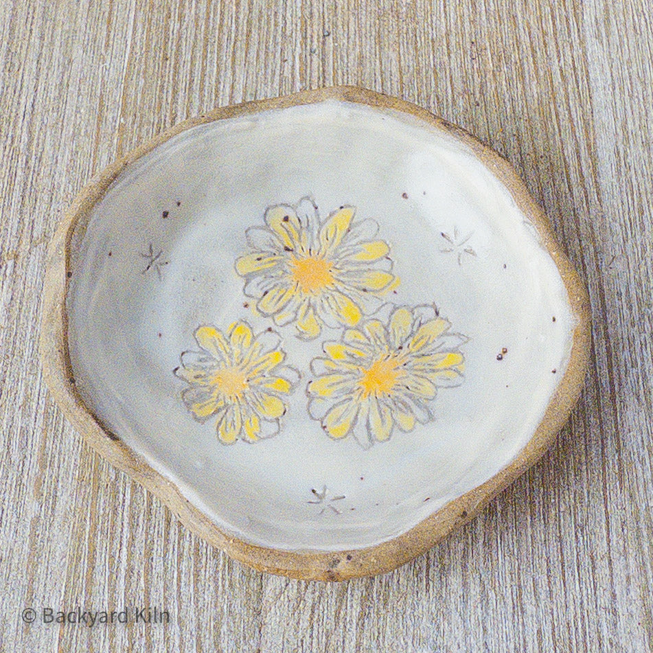 Rustic Daisy Dish Small - Taylor